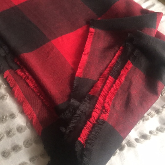 Gap Red and Black Buffalo Plaid Scarf - Picture 2 of 3
